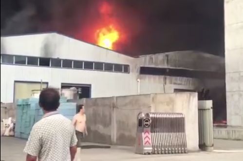 西安 鄠邑区余下镇某建材厂库房发生 火灾