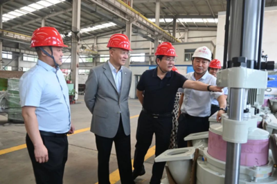 阎晓峰一行调研中国建材总院在陕企业