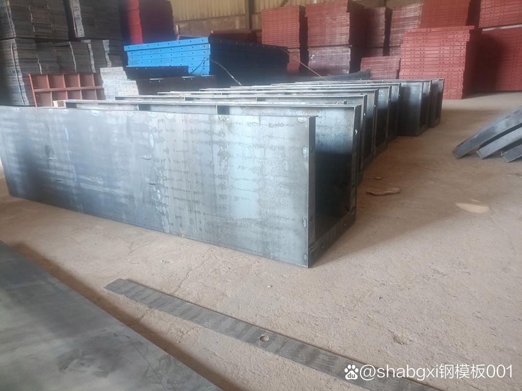 陕西西安钢友建材专业生产定做挡土墙钢模板承台钢模板圆柱钢模板墩柱